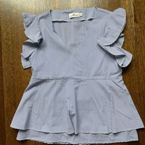 Vineyard vines ruffle sleeve vneck blouse